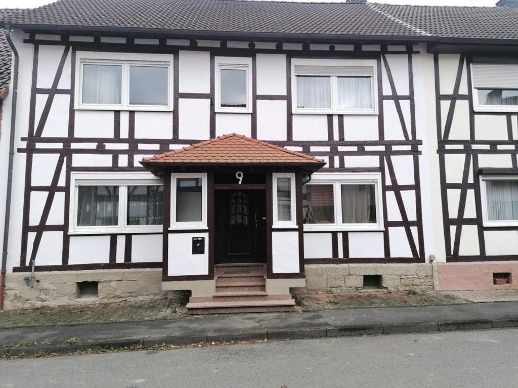 Monteurzimmer Oberlistingen Zweibettzimmer Mit 2 Baedern Breuna Eksteriør billede