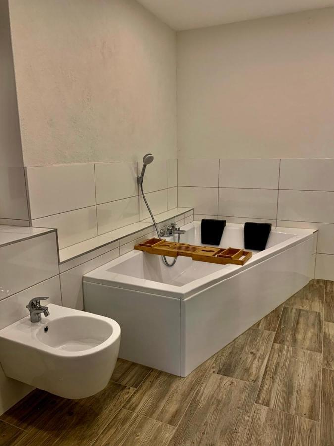 Monteurzimmer Oberlistingen Zweibettzimmer Mit 2 Baedern Breuna Eksteriør billede