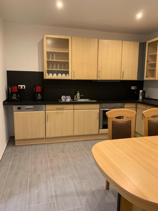 Monteurzimmer Oberlistingen Zweibettzimmer Mit 2 Baedern Breuna Eksteriør billede
