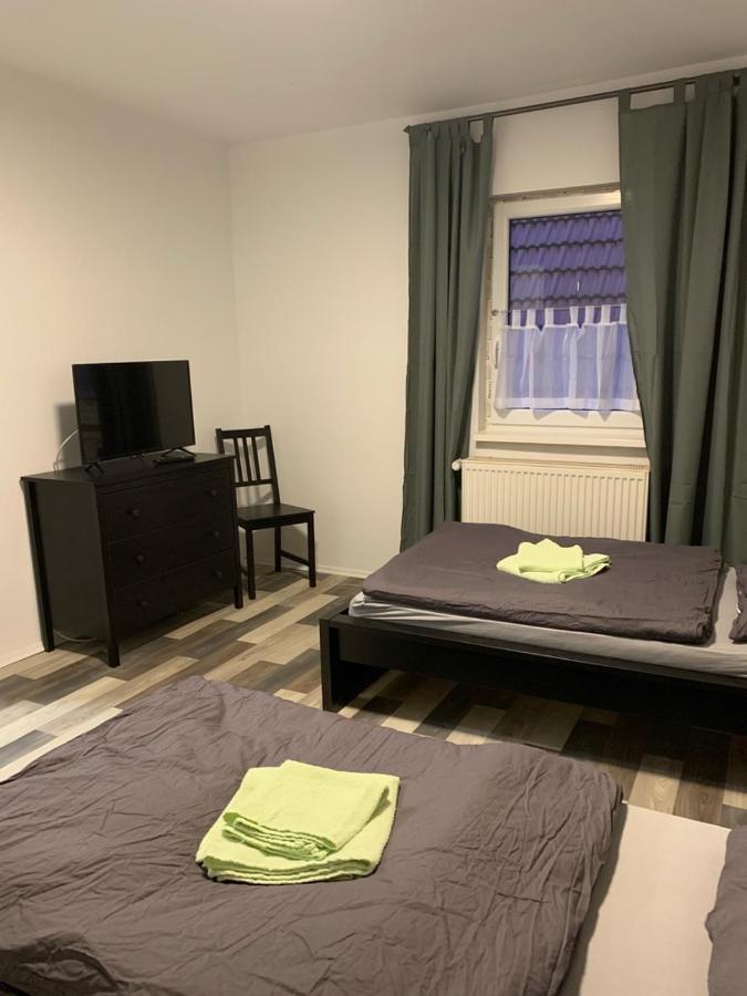 Monteurzimmer Oberlistingen Zweibettzimmer Mit 2 Baedern Breuna Eksteriør billede