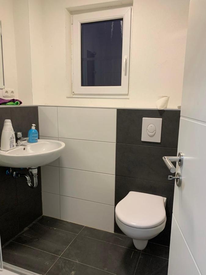 Monteurzimmer Oberlistingen Zweibettzimmer Mit 2 Baedern Breuna Eksteriør billede